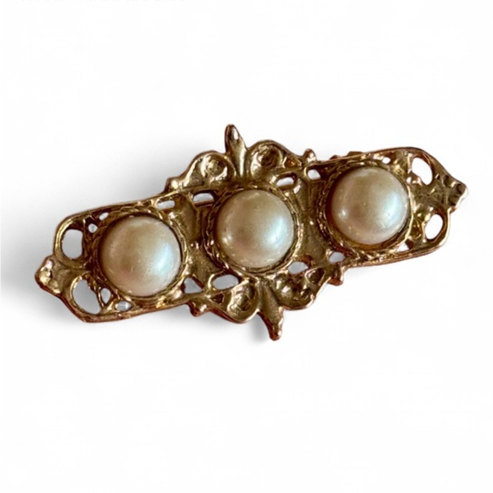Vintage Victorian Style Gold Tone Filigree Brooch with Pearls
